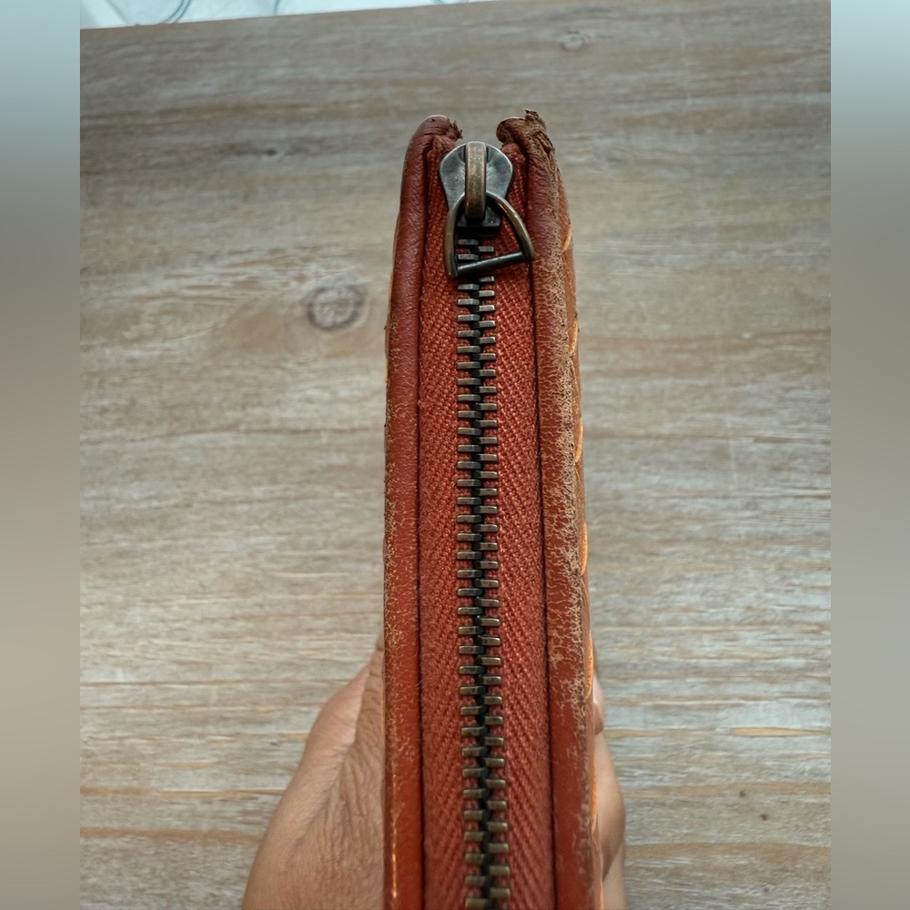 Bottega Veneta Zip Around Orange Woven Leather wallet - Picture 8 of 13